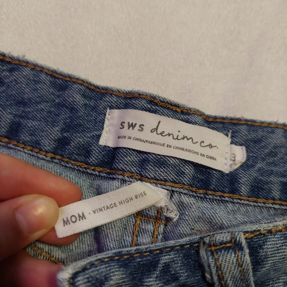 Distressed denim mom Jean shorts - Picture 5 of 5